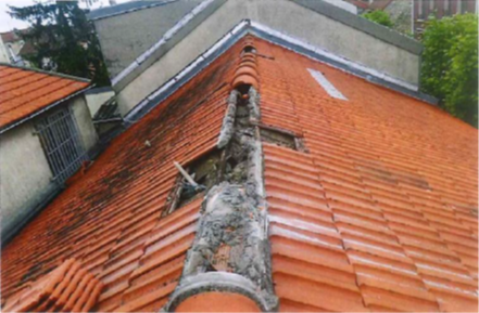 Réparation d'un faitage en cours de travaux