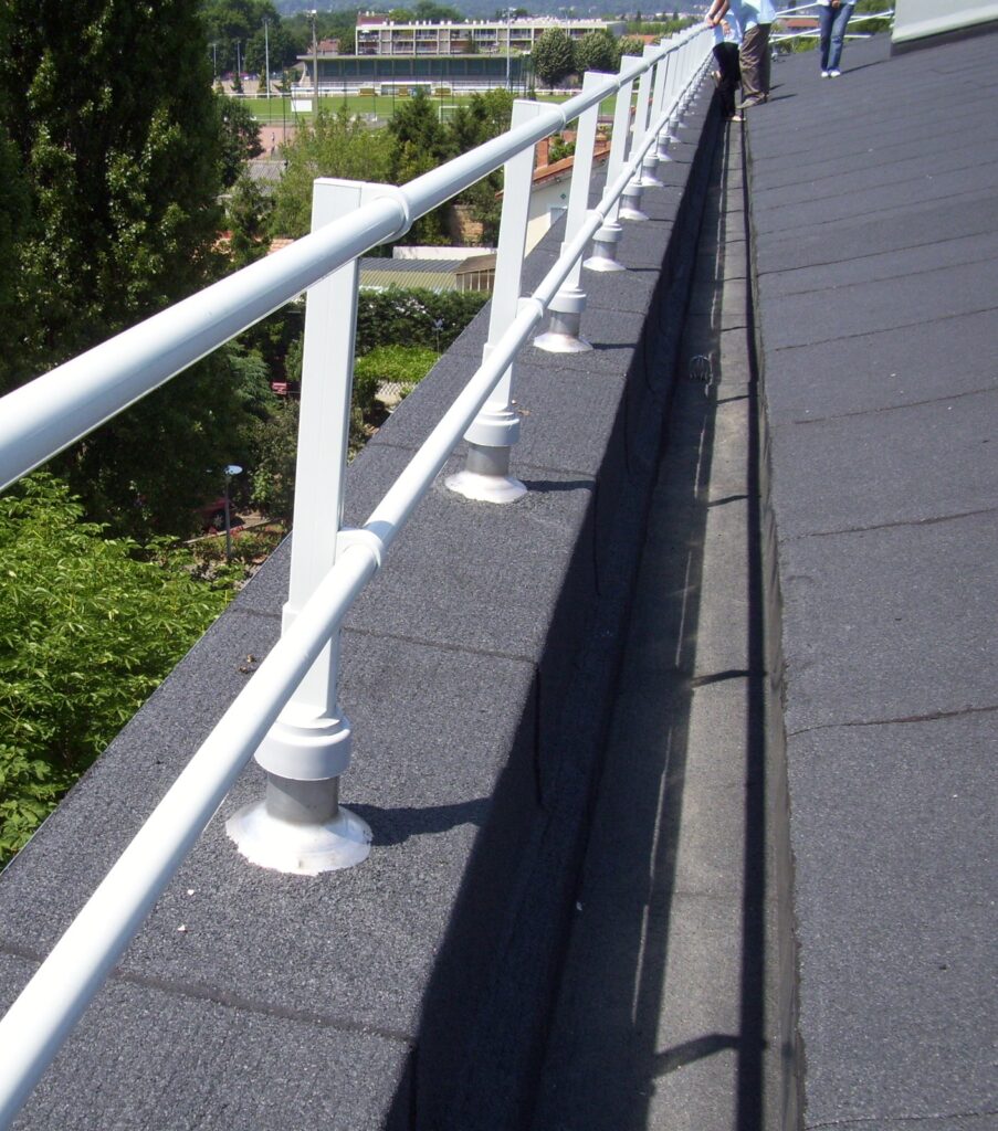 Garde-corps sur dessus d’acrotère