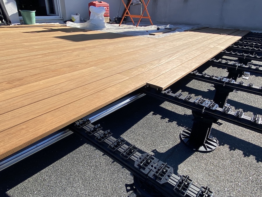 Terrasse avec plancher en cours
